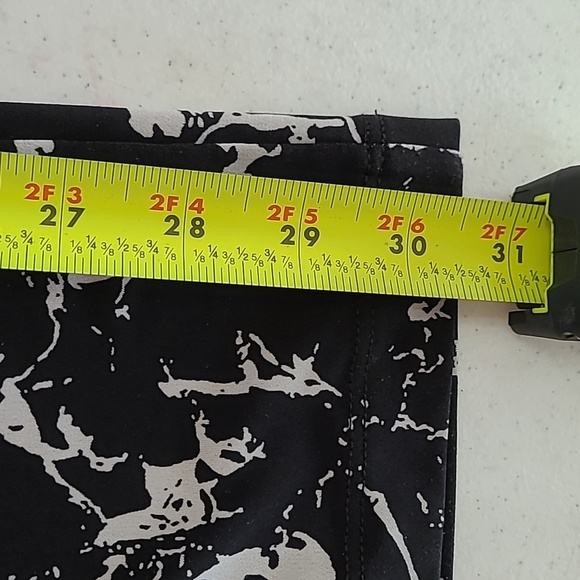 Calvin Klein jumpsuit featuring a black and white abstract pattern size 1X - Picture 10 of 10